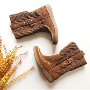 American Eagle Outfitters moccasin knit boots